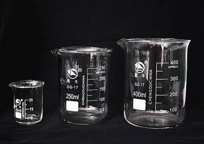 校園創(chuàng)業(yè)新典范 大學(xué)生開(kāi)網(wǎng)店賣教學(xué)儀器，年銷1.5億背后的“玻璃”生意經(jīng)